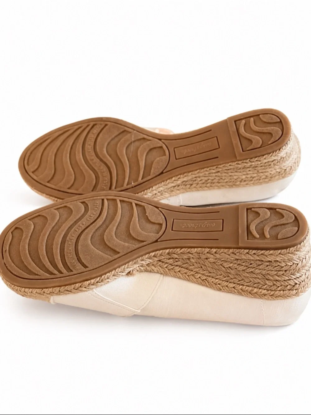 Easy street White Peep-Toe Espadrille Wedge Sandals